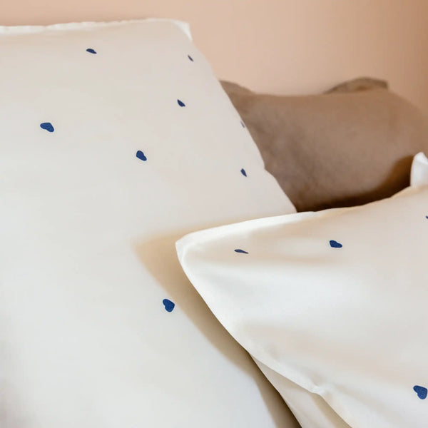 Taie d'oreiller volant plat Rêve de soie – Petit cœur indigo