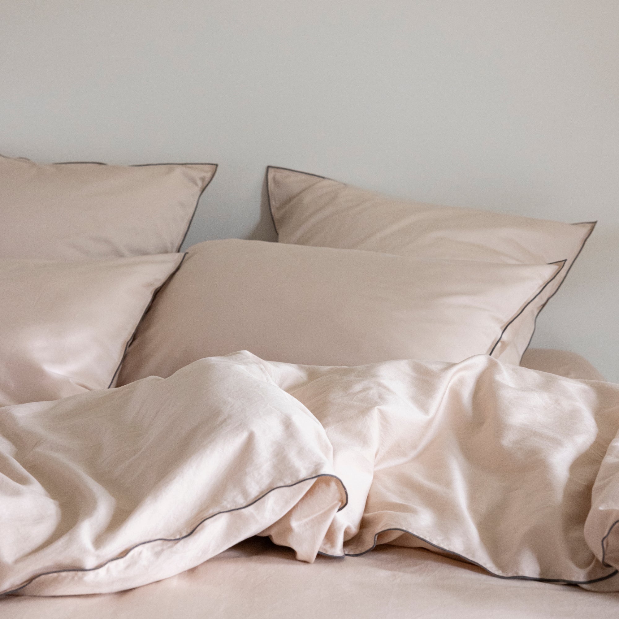 Rose poudre - bourdon taupe