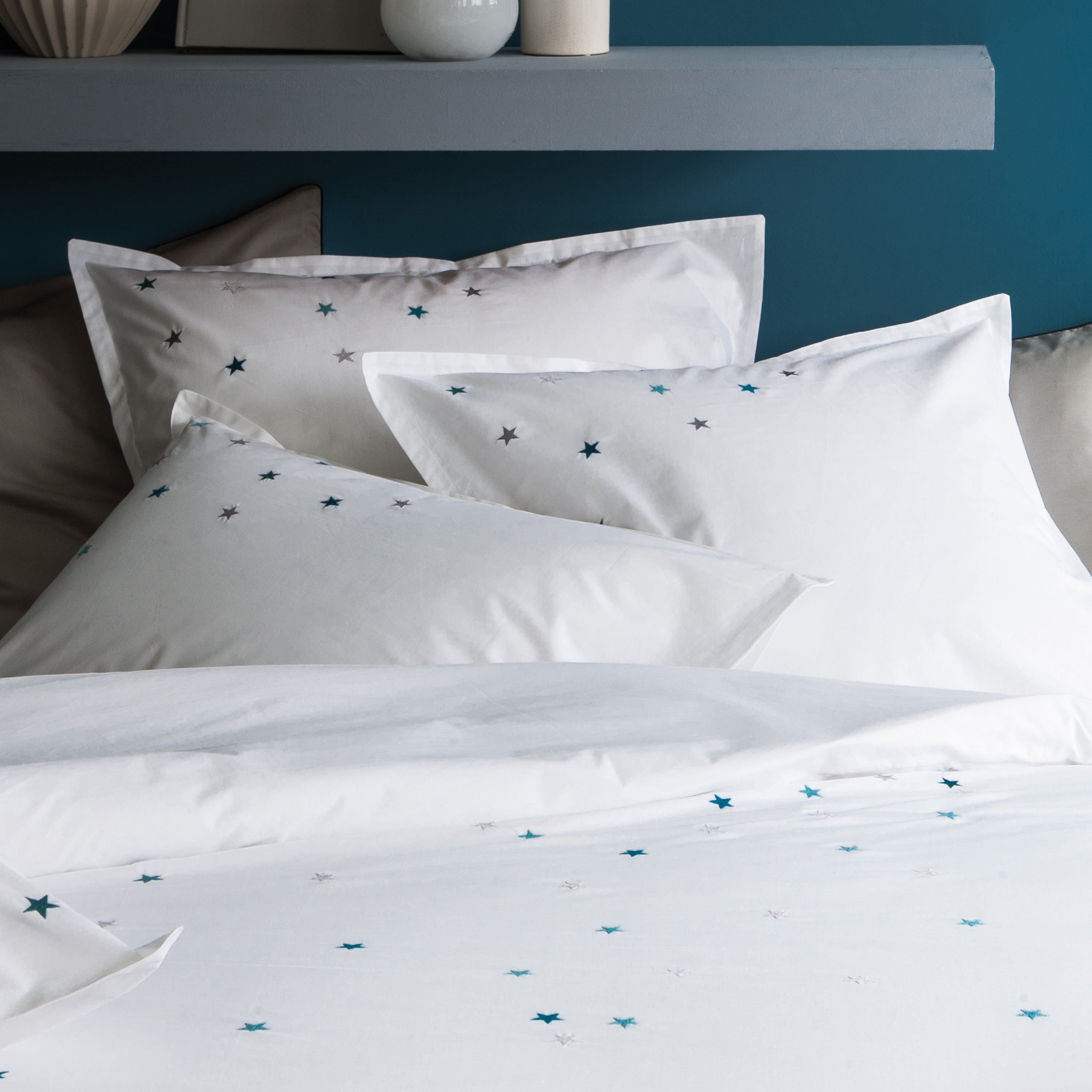 Blanc - broderie bleu