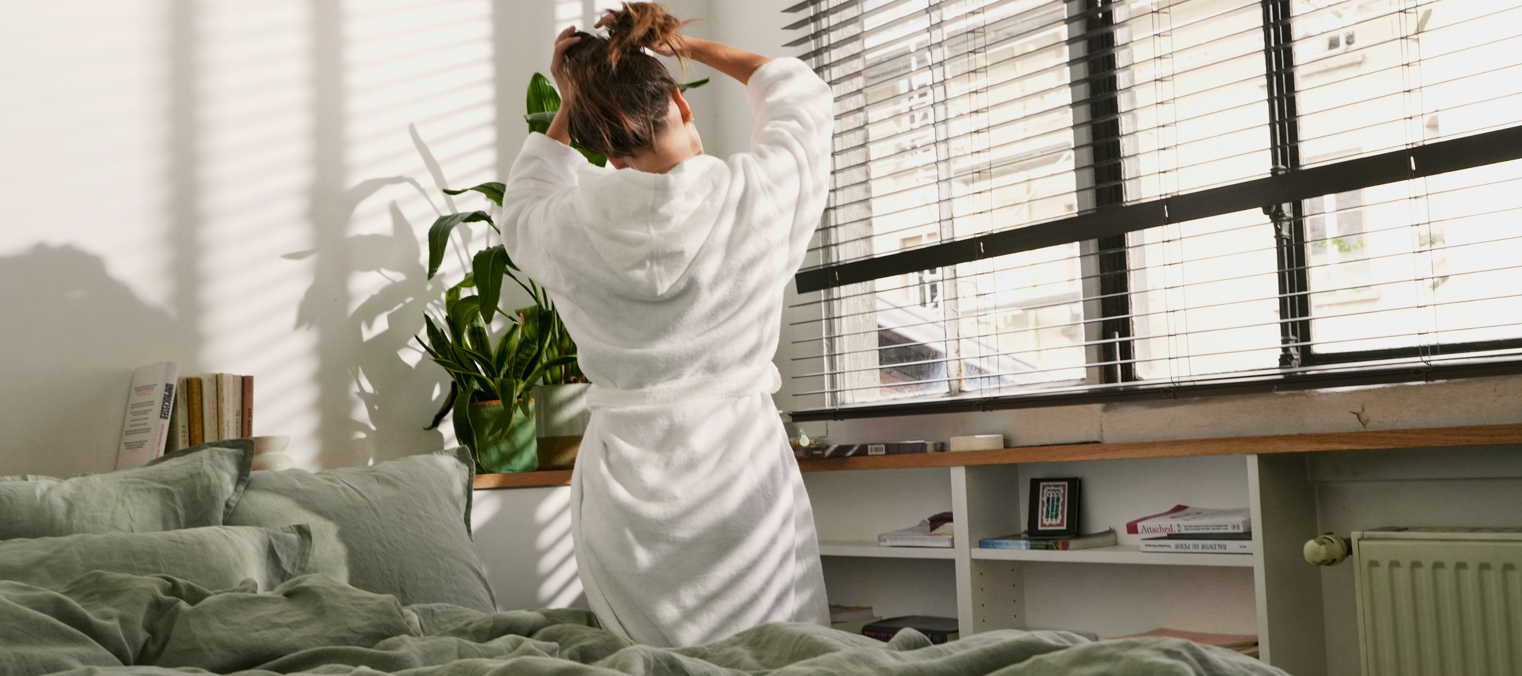 Comment plier un peignoir ? Les bonnes méthodes pour un rangement impeccable.