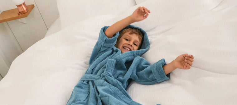 Chambre de bébé à la température idéale, lit à barreaux et linge doux