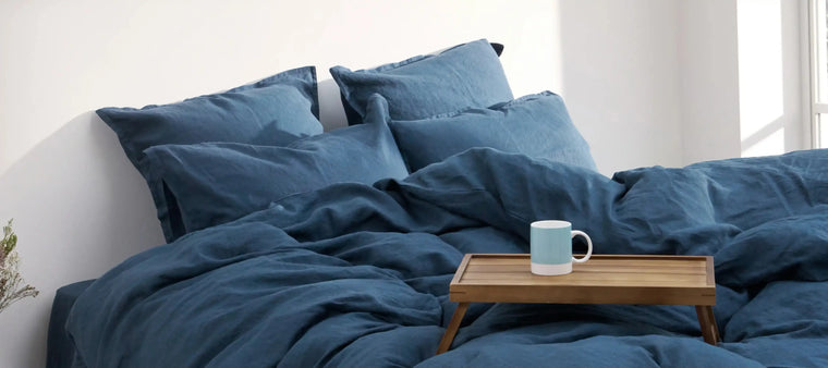 Chambre bleue avec linge de lit bleu, inspiration couleur bleu chambre