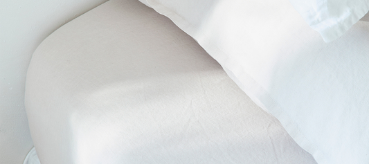 Quelle est la différence entre drap housse et drap plat et comment bien choisir ?