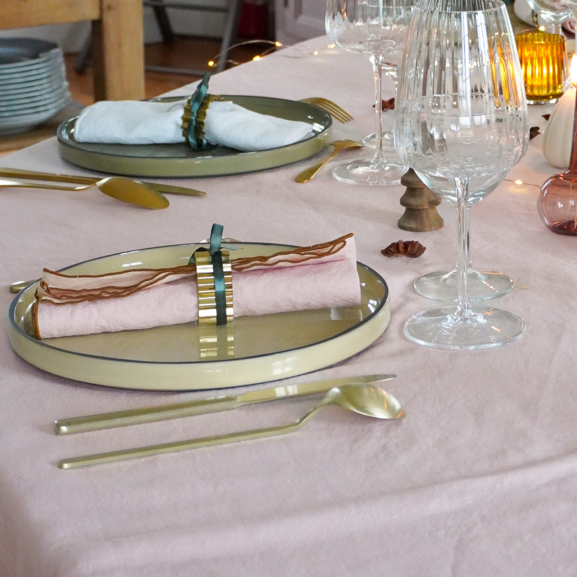 8 serviettes brodées + 1 Nappe