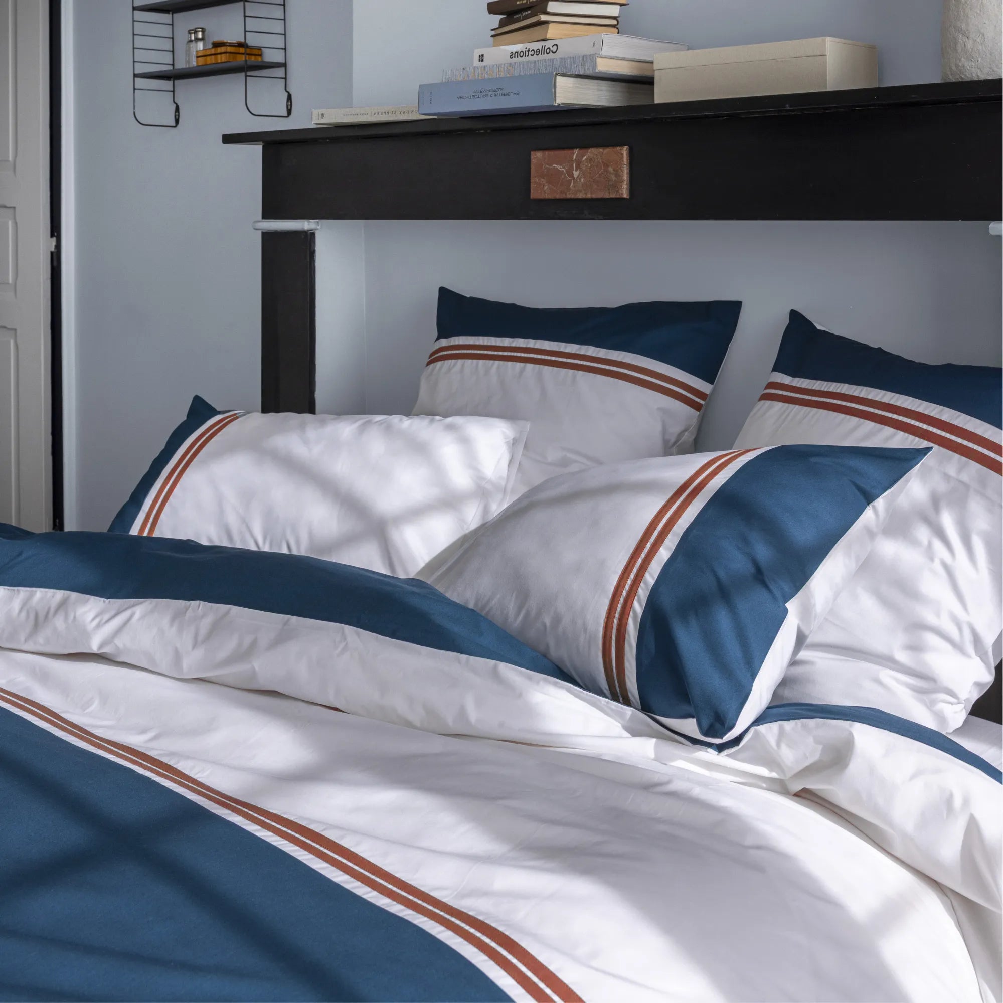 Housse de couette Esprit Couture - Blanc/Bleu nuit bandes rouge sienne