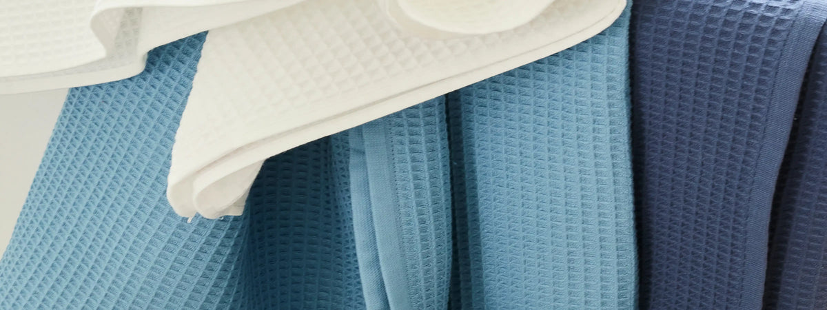 Linge de bain nid d'abeille et éponge en coton 100 % bio Linge de bain nid d'abeille et éponge en coton 100 % bio