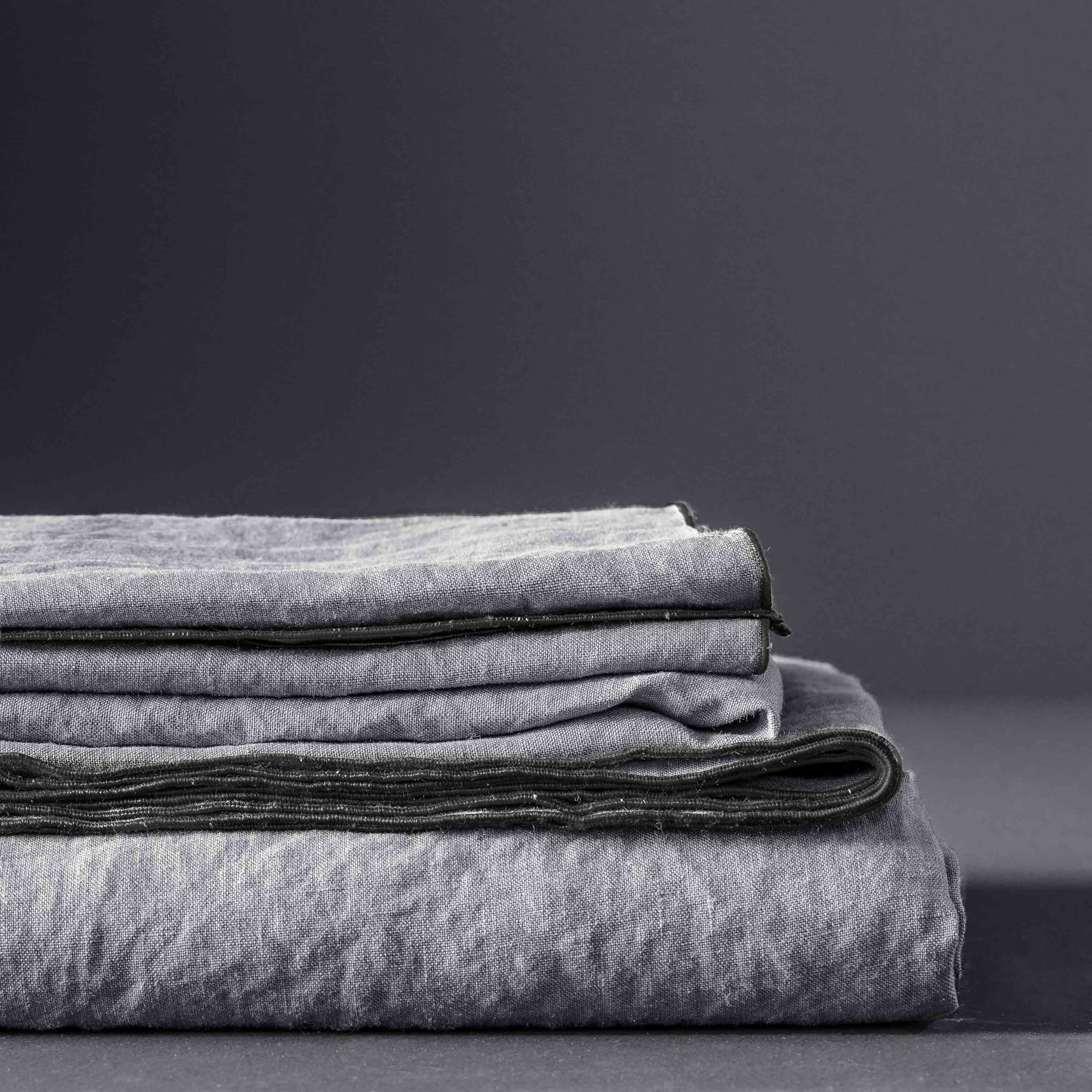 Gris argent - bourdon gris foncé